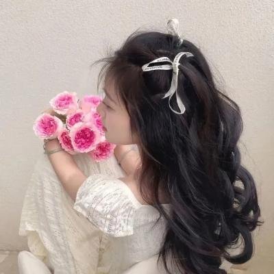 新生代小生被曝新恋情浮出水面，连续多日机场画面流出